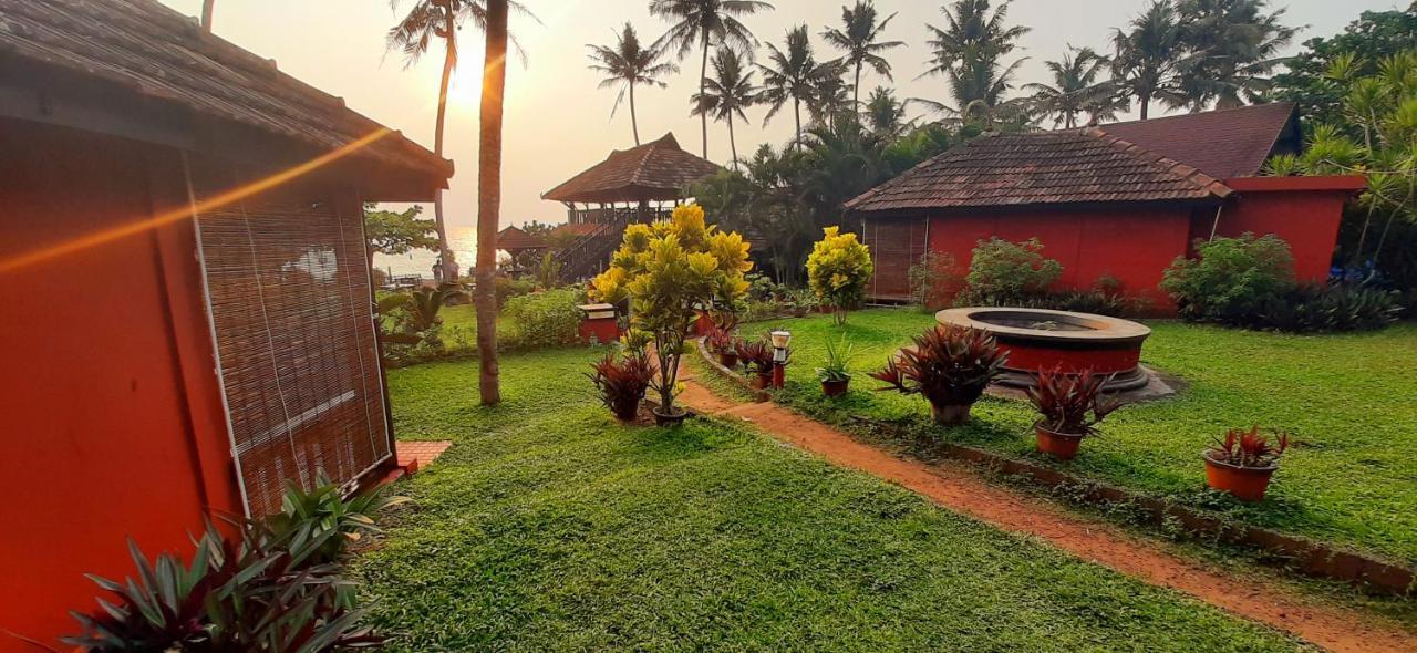 Blue Water Beach Resort Varkala Bilik gambar