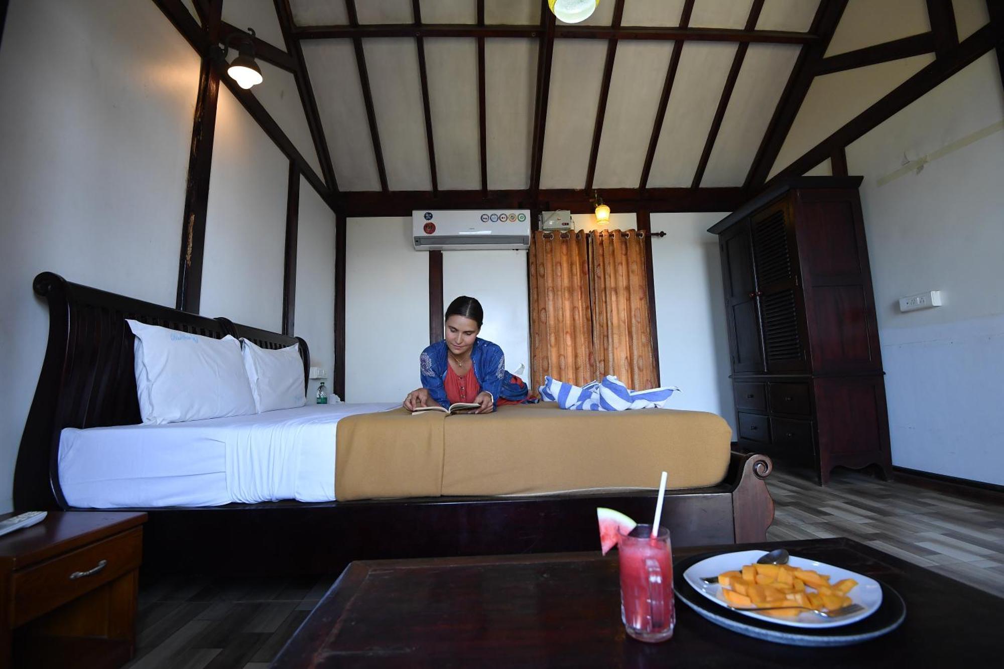 Blue Water Beach Resort Varkala Bilik gambar